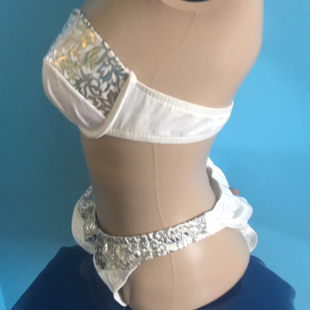 Bikini - Picture 4 of 5